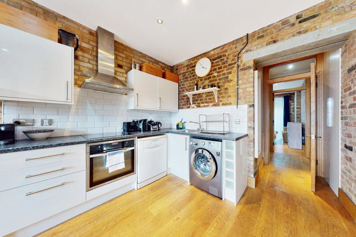 Appartamento 1bed Industrial Loft - 7 Min Walk To Tower Bridge Londra